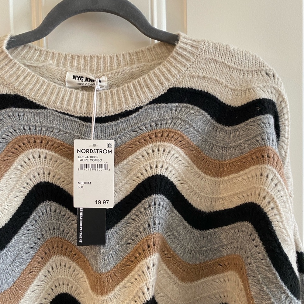 Wave Pattern Sweater - Picture 3 of 8